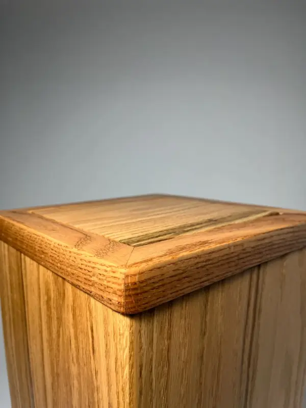 Red oak flippity-top wood trash can bin Red oak flippity-top wood trash can bin with the removable lid