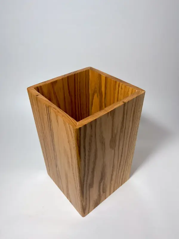 Red oak flippity-top wood trash can bin Red oak flippity-top wood trash can bin without the removable lid