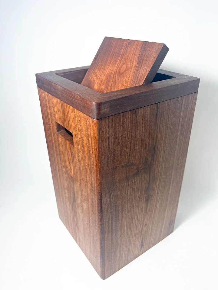 Walnut flippity-top wood trash can bin (with handle)-07