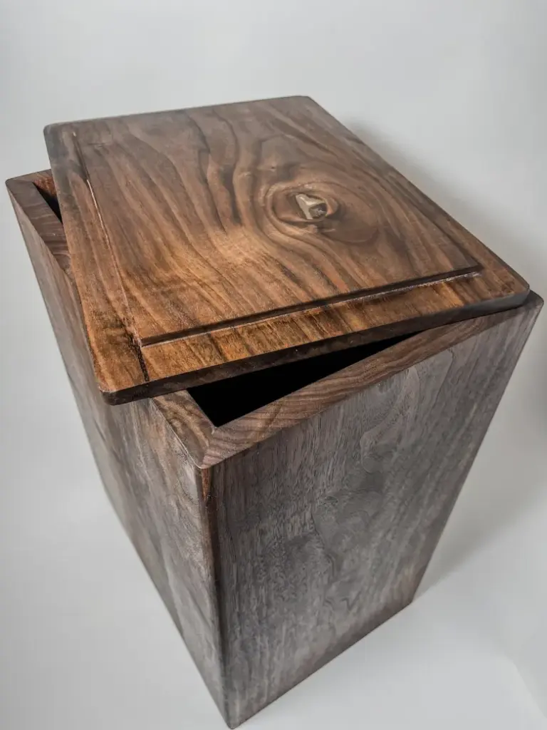 Wooden laundry hamper